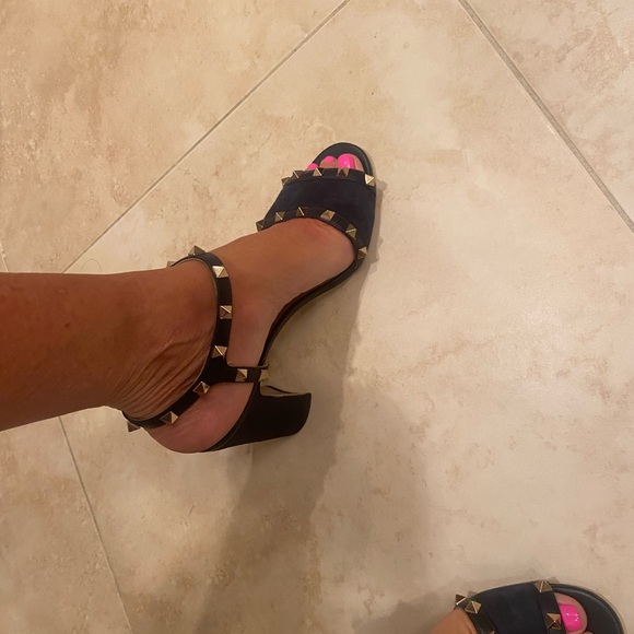 Valentino Rock Stud navy suede sandals - Picture 9 of 12